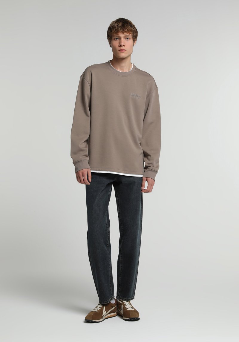 Imagine a Hanorac / Bluza  Maro Regular Fit