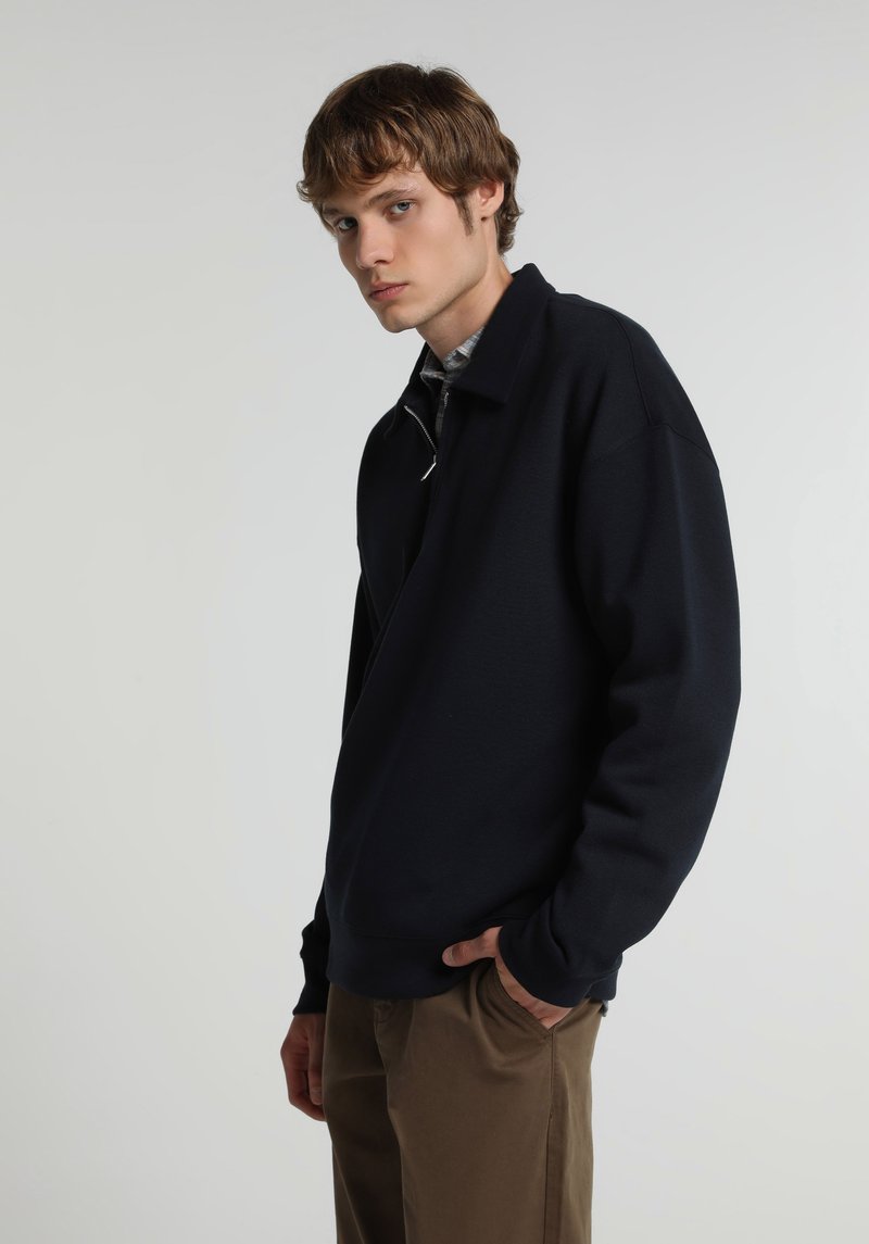 Imagine a Hanorac / Bluza  Albastru Marin Relaxed Fit