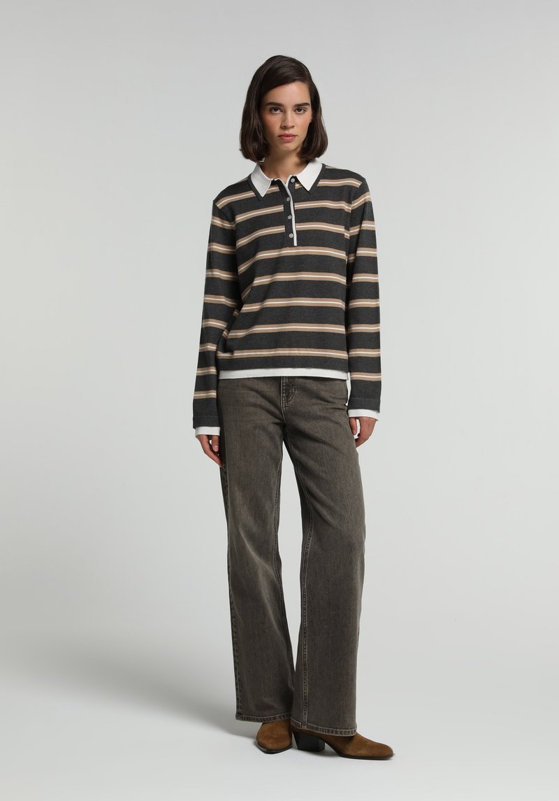 Imagine a Pantaloni Supravopsire Wide Leg Fit 970 Berry