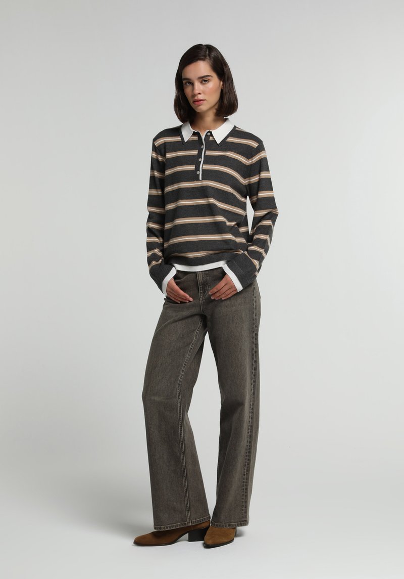 Imagine a Pantaloni Supravopsire Wide Leg Fit 970 Berry