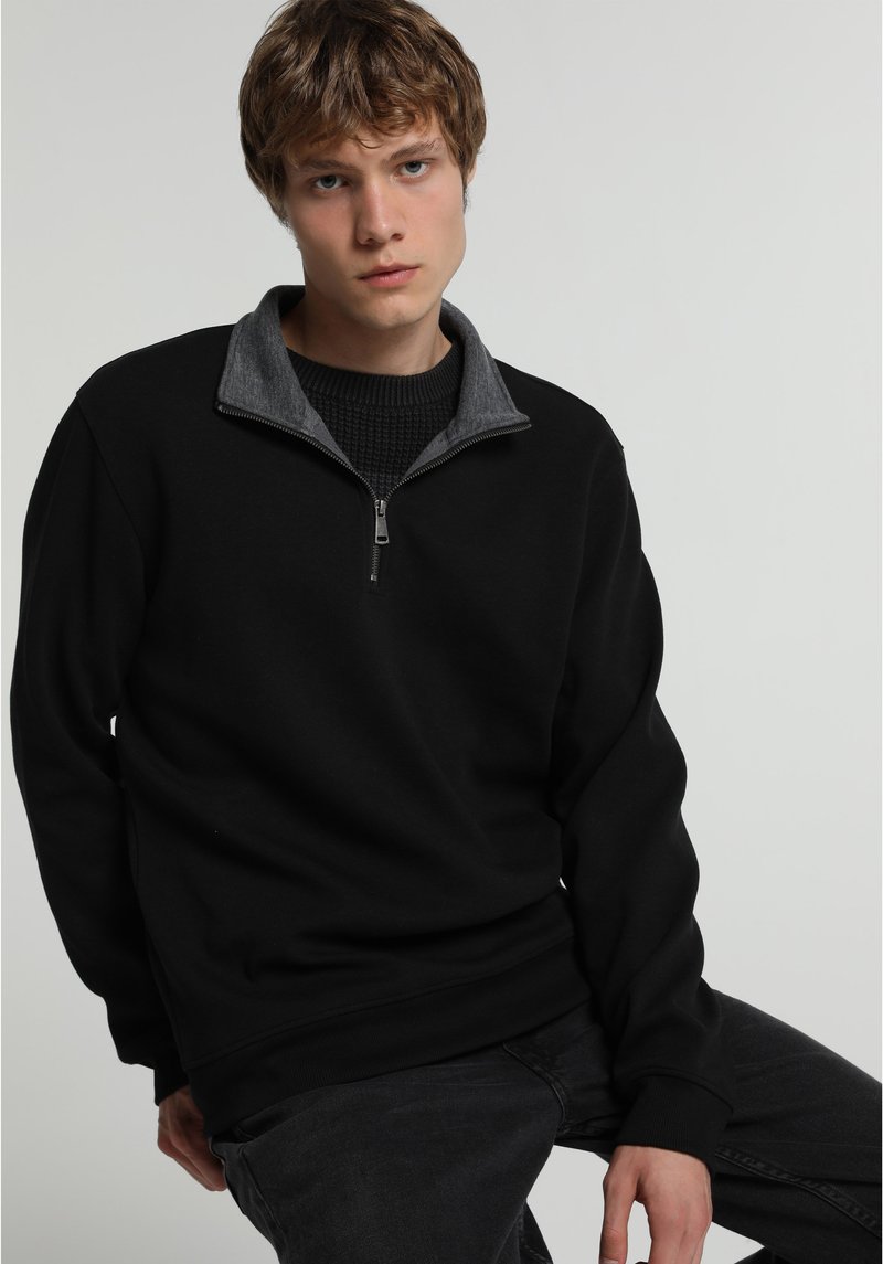 Imagine a Hanorac / Bluza Negru Regular Fit
