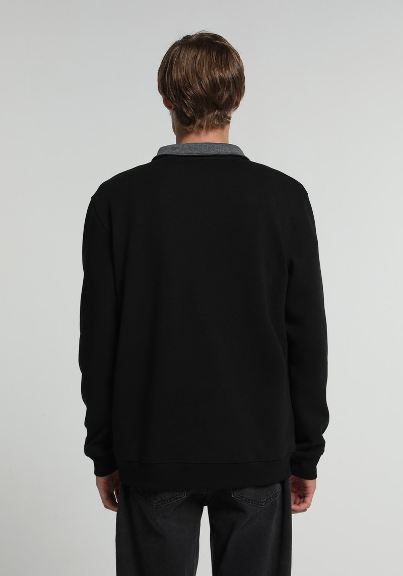 Imagine a Hanorac / Bluza  Negru Regular Fit