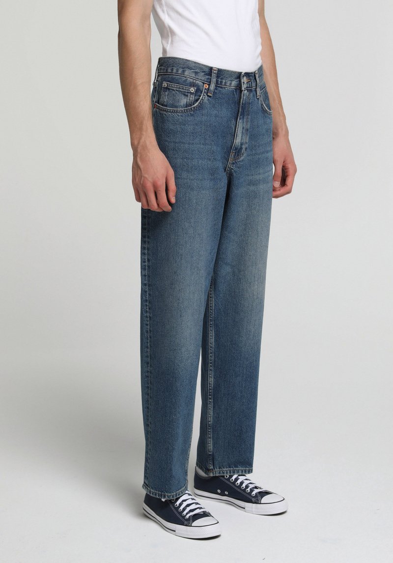 Imagine a Pantaloni  Indigo Mediu Baggy Fit 056 Ivan