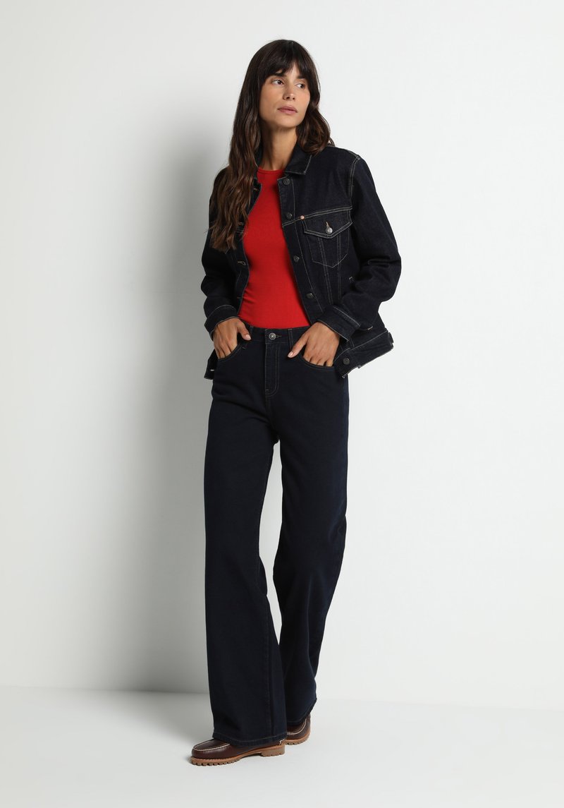 Imagine a Pantaloni  Albastru-negru Wide Leg Fit 970 Berry