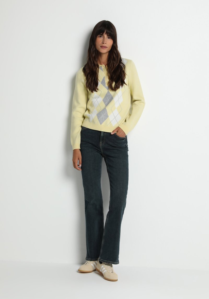 Imagine a Pantaloni  Supravopsire Flare 791 Monica