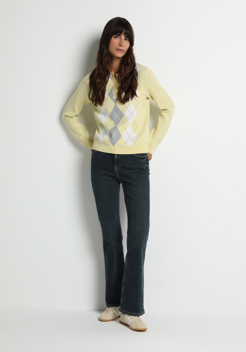 Imagine a Pantaloni  Supravopsire Flare 791 Monica