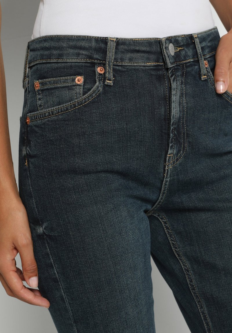 Imagine a Pantaloni Supravopsire Flare 791 Monica