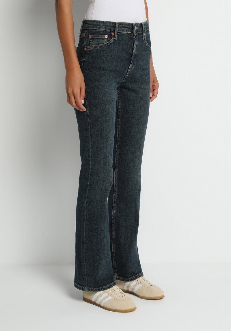 Imagine a Pantaloni  Supravopsire Flare 791 Monica