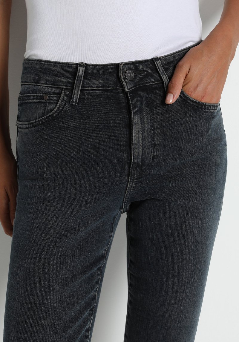 Imagine a Pantaloni  Supravopsire Skinny Fit 703 Carla