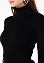 thumb-Afișați detalii pentru Pulover Negru Pentru Femei Cu Guler Înalt Slim Fit
